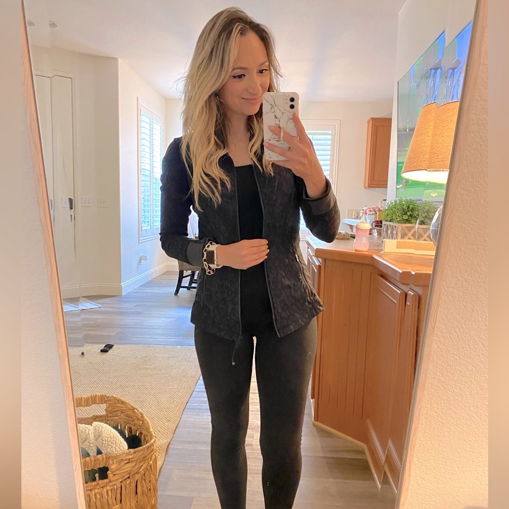 Lululemon Define Jacket, size 6, cameo